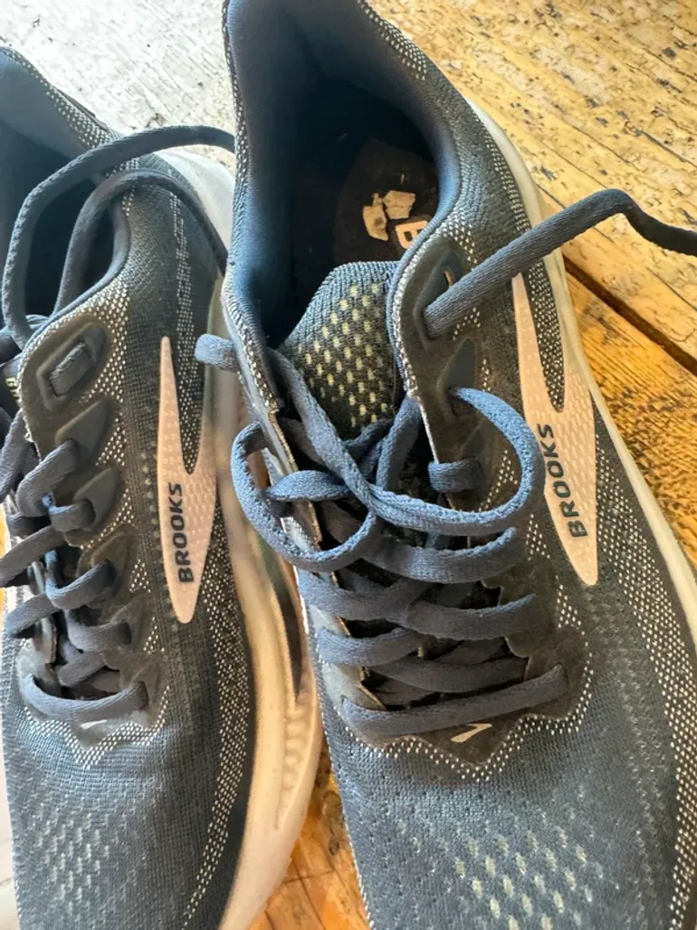 Used Brooks Running shoes bike — image 3 of 4