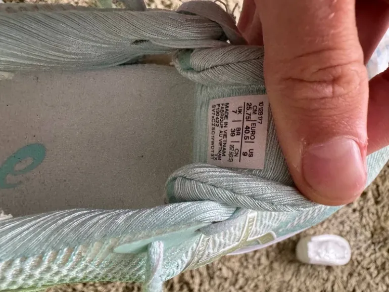 Tweedehands Asics Novablast 2 LE bike — afbeelding 7 van 8