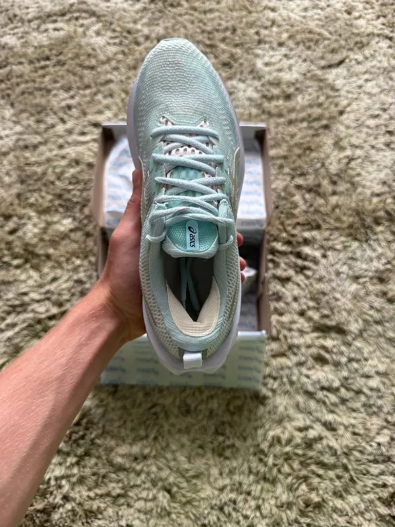 Tweedehands Asics Novablast 2 LE bike — afbeelding 3 van 8