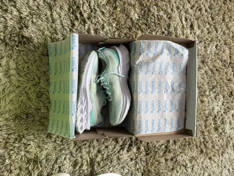Tweedehands Asics Novablast 2 LE bike — afbeelding 8 van 8