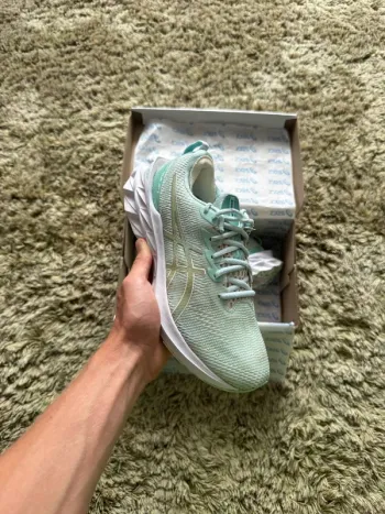 Tweedehands Asics Novablast 2 LE Running Shoes