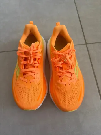Käytetty Saucony Hurricane 24 Running Shoes