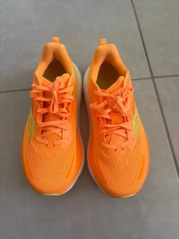 Used Saucony Hurricane 24 Running Shoes