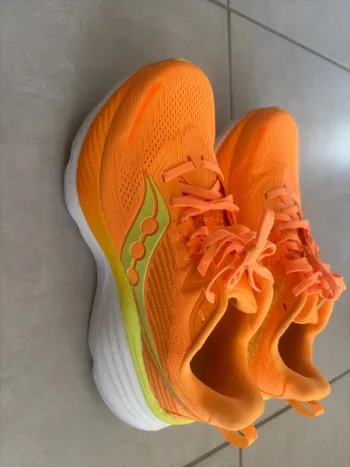 Saucony Hurricane 24 bike d'occasion — image 2 sur 4