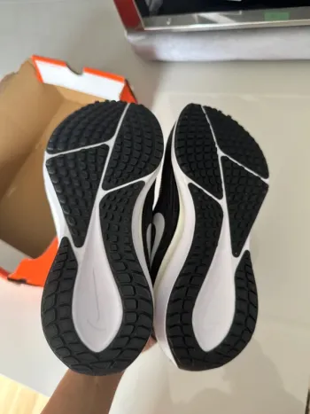 Nike Vomero 17 bike d'occasion — image 11 sur 12