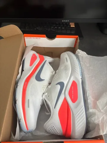 Used Nike Structure 26 Running Shoes