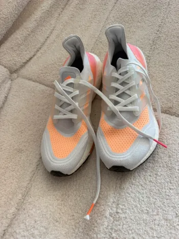 Gebrauchtes Orange Ultraboost 21 Running Shoes
