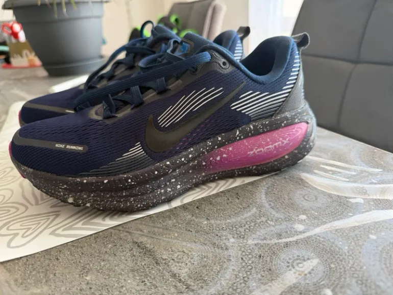 Nike Vomero 18 bike d'occasion — image 3 sur 8