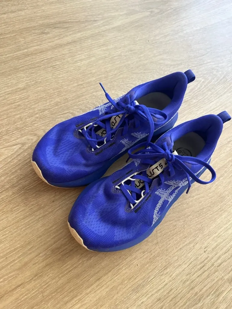 Asics Novablast 5 bike d'occasion — image 3 sur 5