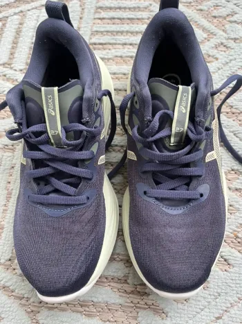 Used Asics Gel-Cumulus 27 Running Shoes