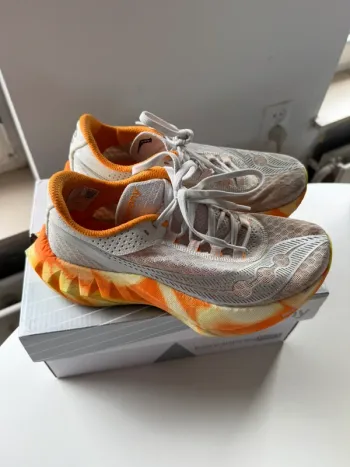 Used Saucony Endorphin Pro 4 Running Shoes