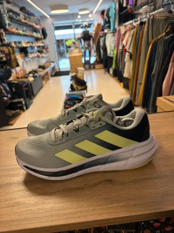 Gebrauchtes Adidas Questar 3 Running Shoes