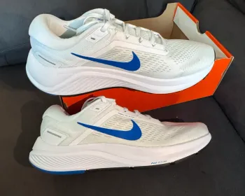 Used Hyper Nike Air Zoom Structure 24 Running Shoes