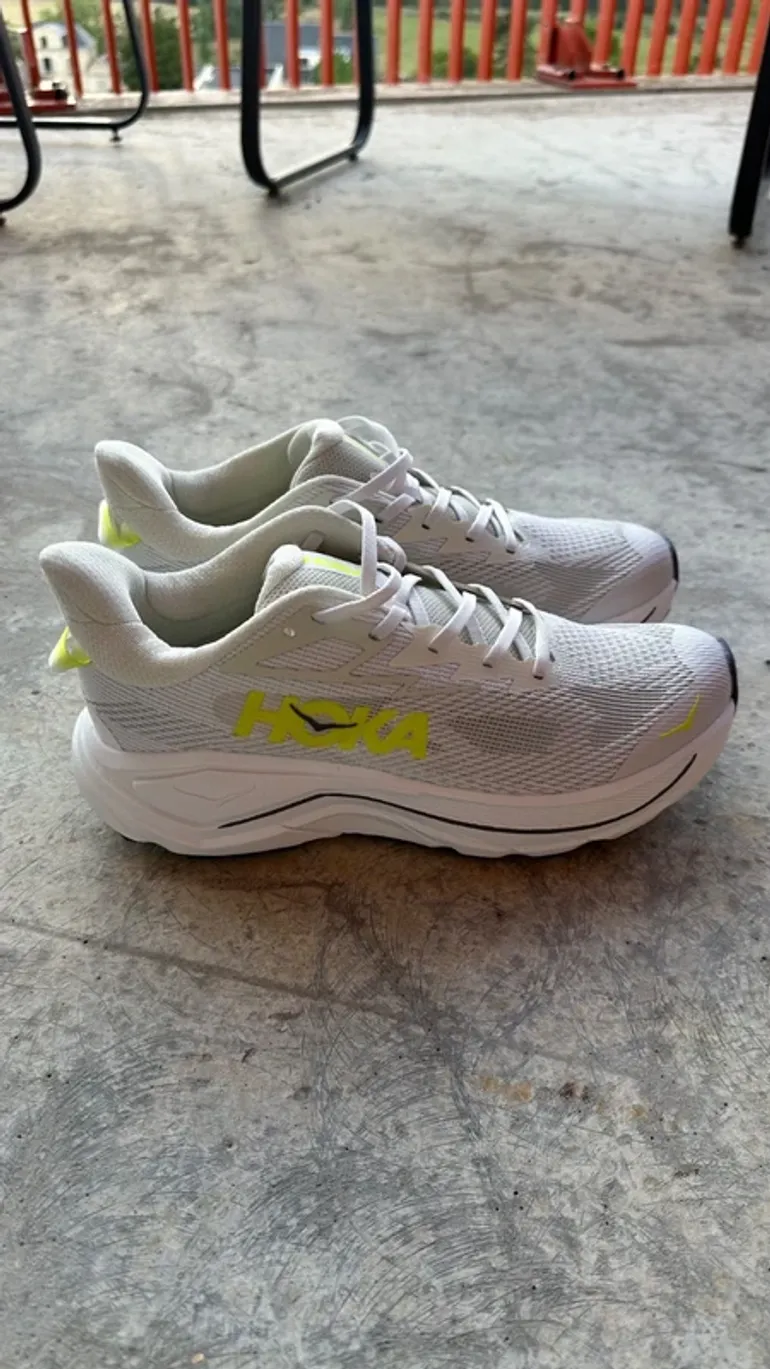 Used Hoka Challenger 8 bike — image 2 of 3