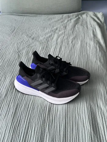 Używany Adidas Ultraboost 5 Running Shoes