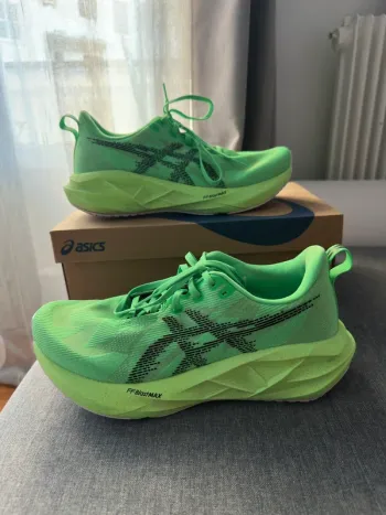 Käytetty Asics Novablast 5 2026 Running Shoes