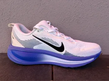 Used Hyper Vomero 18 Running Shoes