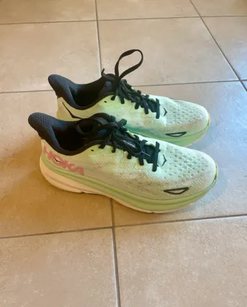 Used Hoka Clifton 9 Running Shoes