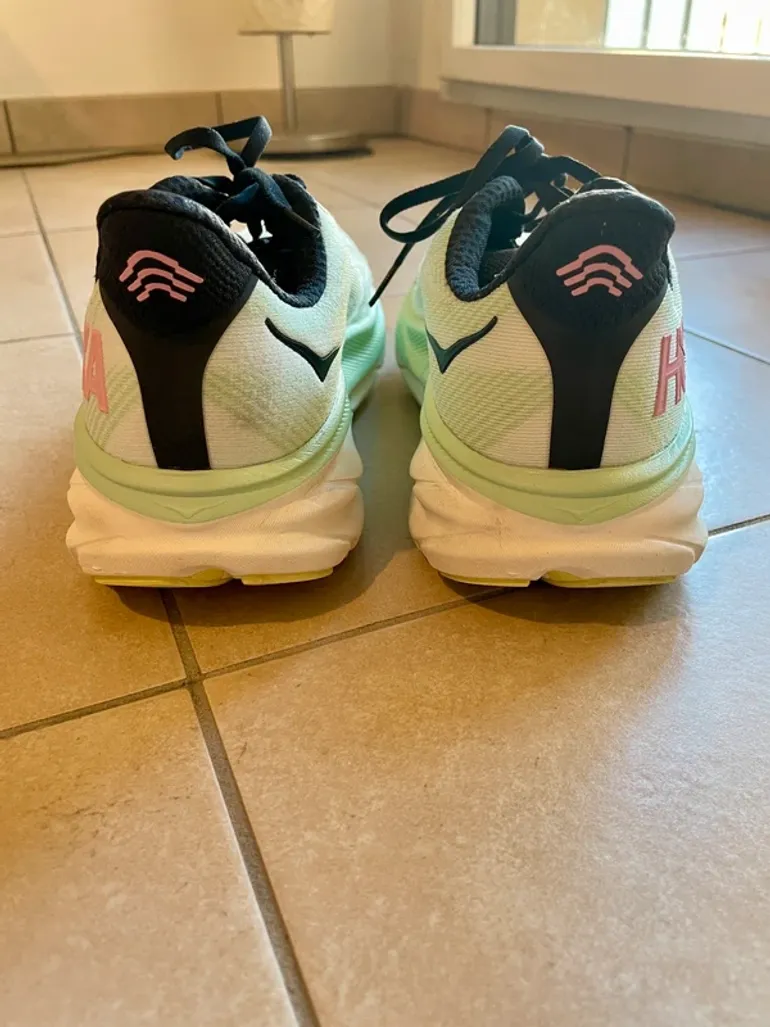 Used Hoka Clifton 9 bike — image 3 of 6