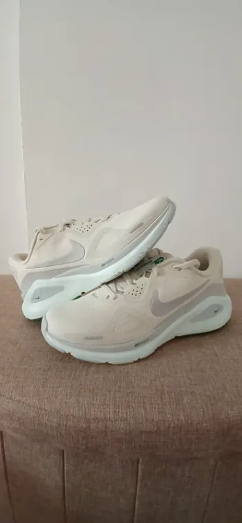 Käytetty Nike Structure 26 Running Shoes