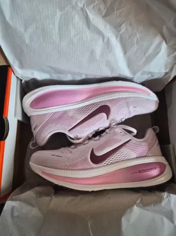 Gebrauchtes Nike Vomero 18 Running Shoes