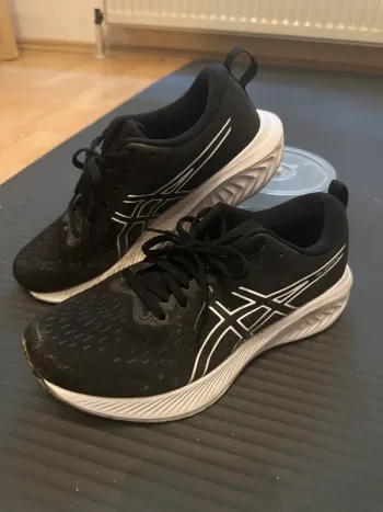 Asics Gel Excite 10 Running Shoes usato