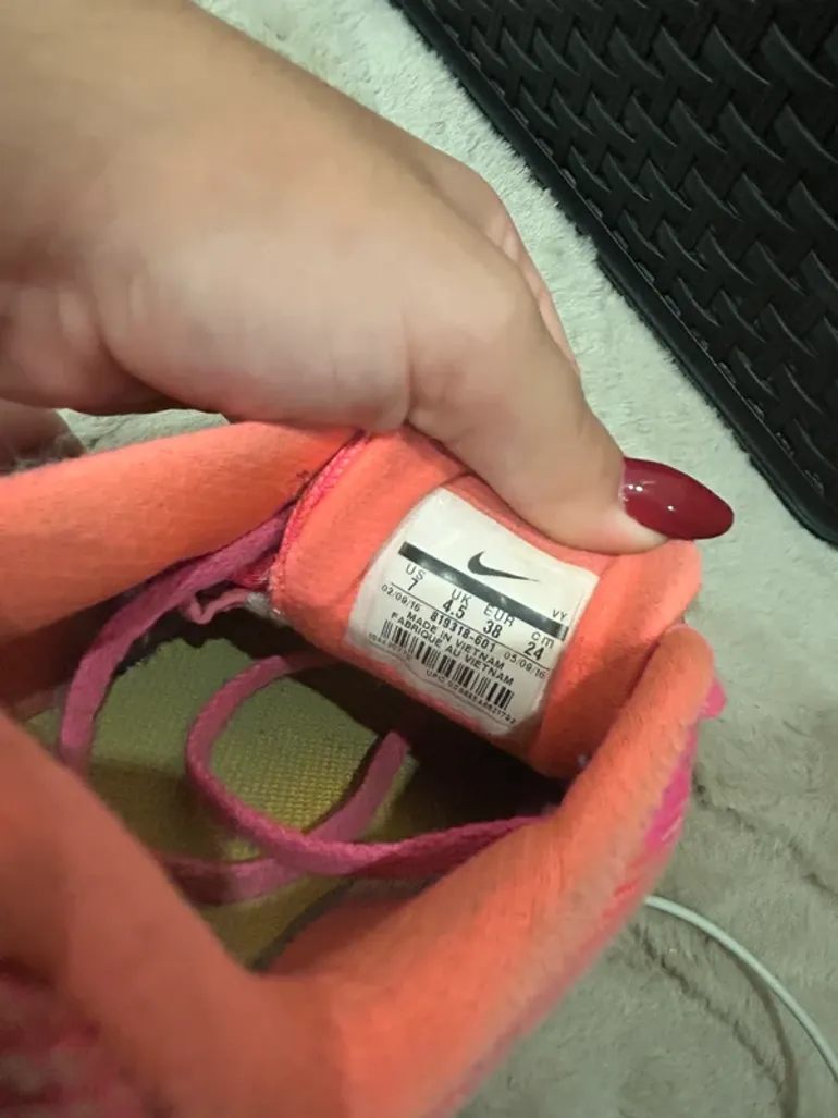Used Rose Nike Running Shoes bike — image 3 of 5