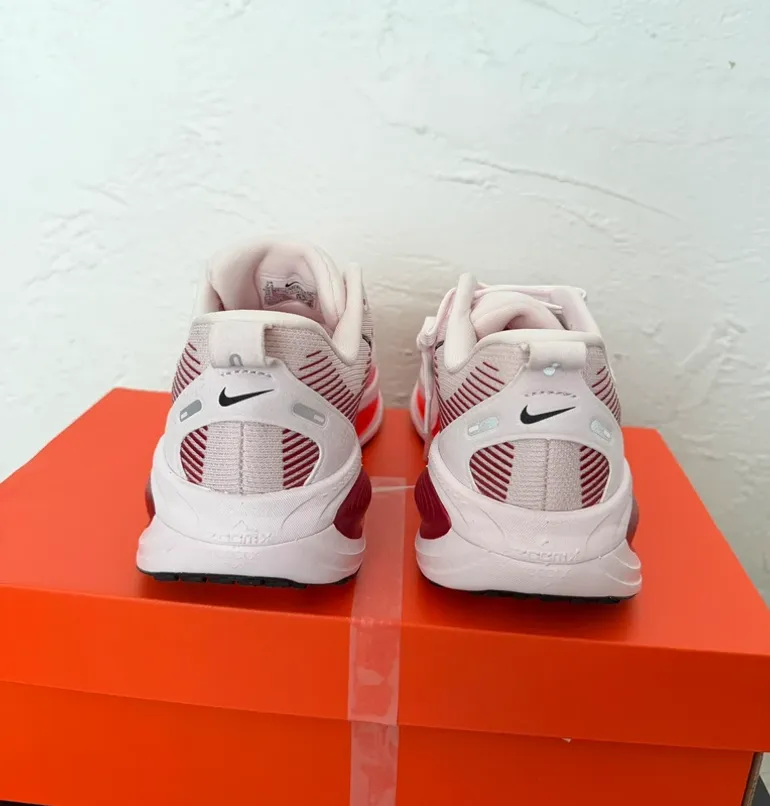 Used Nike Vomero 18 bike — image 4 of 5