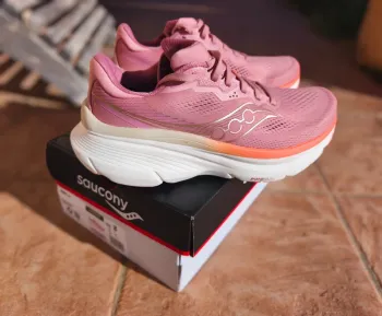 Used Saucony Guide 19 Running Shoes