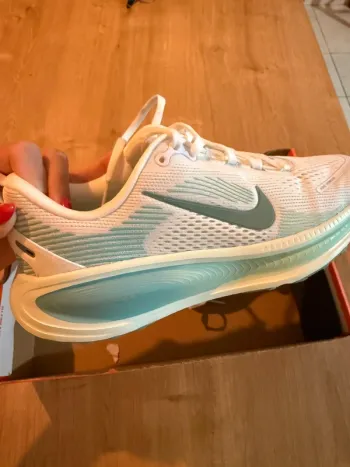 Nike Vomero 18 bike d'occasion — image 3 sur 8