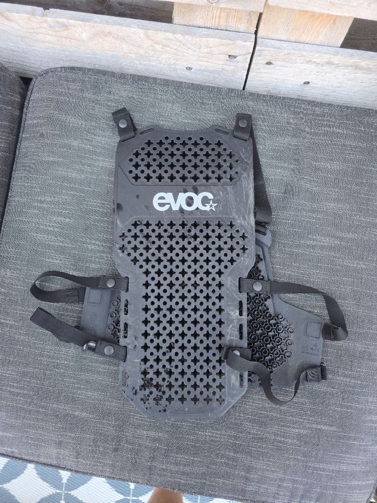 Used EVOC Torso Body Protector 2024 bike — image 2 of 2