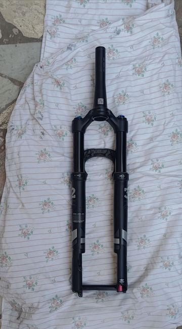 Used Fox 32 Fork 2019 bike — image 2 of 5