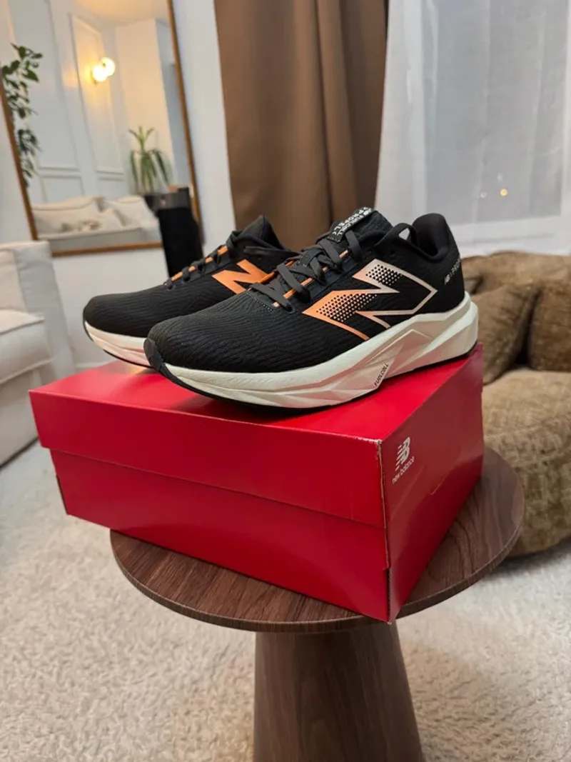 Used New Balance FuelCell Propel v5 Running Shoes