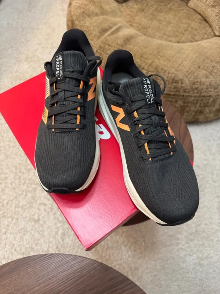 New Balance FuelCell Propel v5 bike usato — immagine 3 di 6