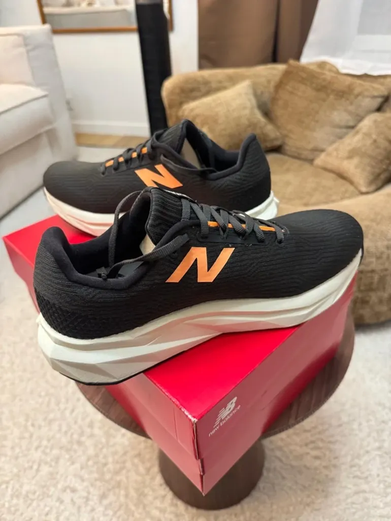 New Balance FuelCell Propel v5 bike usato — immagine 2 di 6