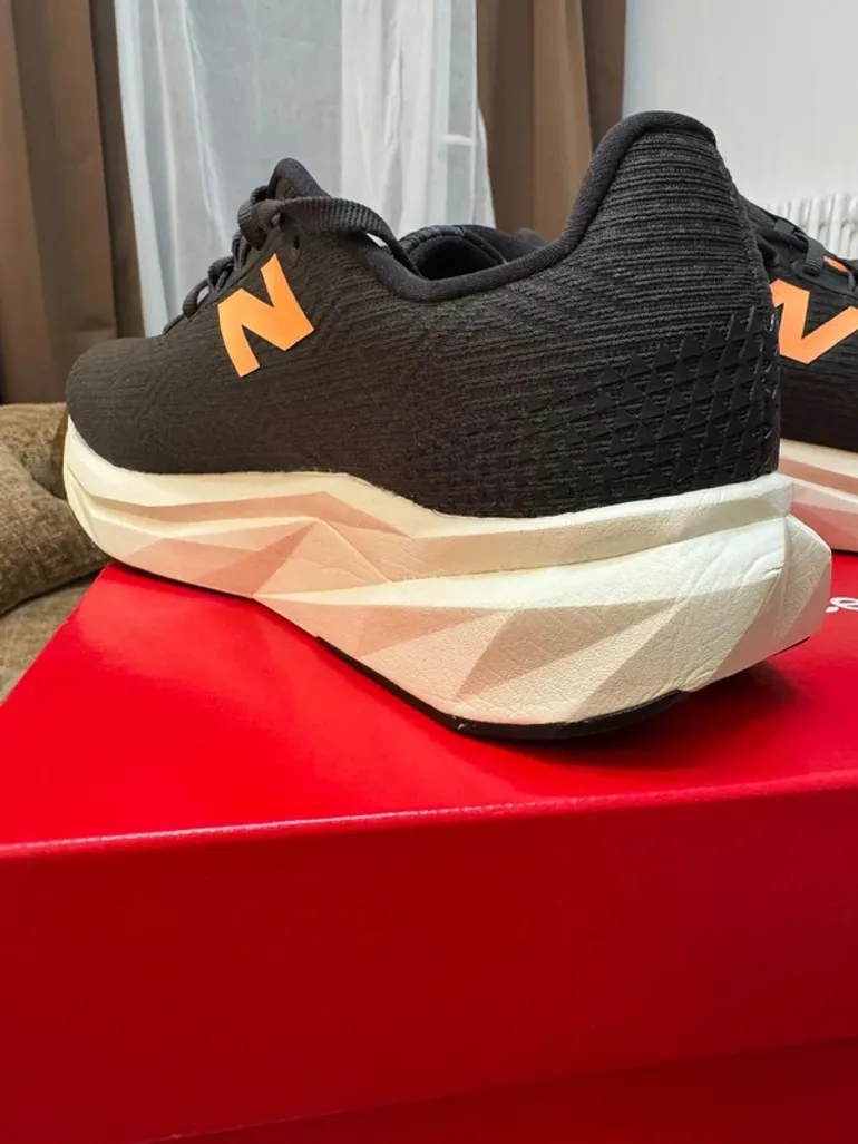 New Balance FuelCell Propel v5 bike usato — immagine 4 di 6