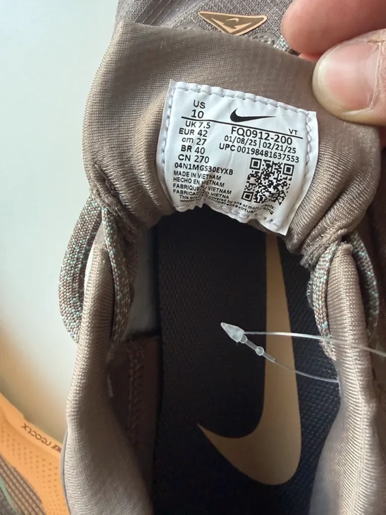 Used Nike Gore-Tex Trail bike — image 6 of 6