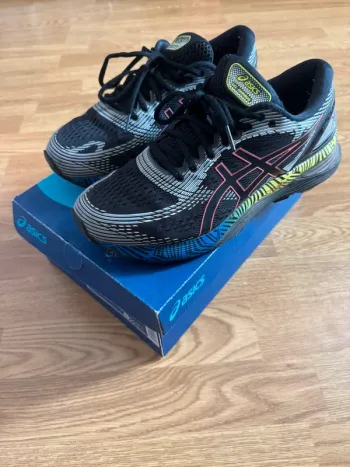 Used Hyper Gel Nimbus 21 Running Shoes