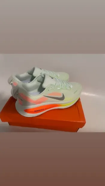 Used Nike Vomero 18 Running Shoes