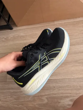 Used Asics Cumulus 26 Running Shoes