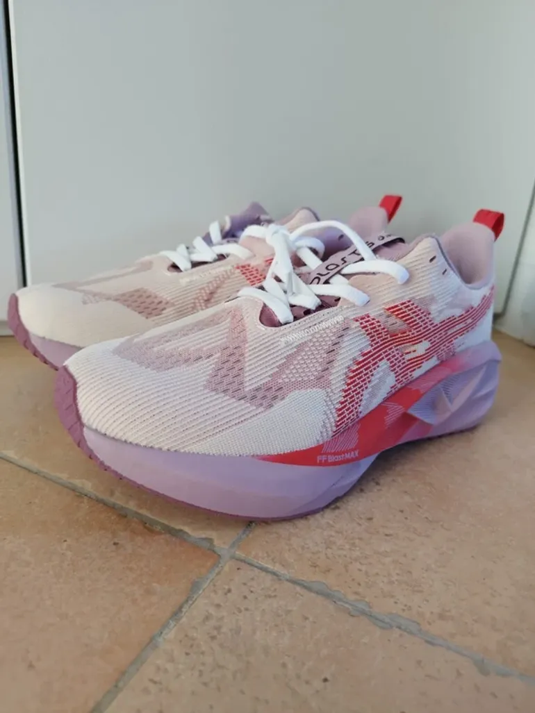Asics Novablast 5 bike usato — immagine 3 di 3