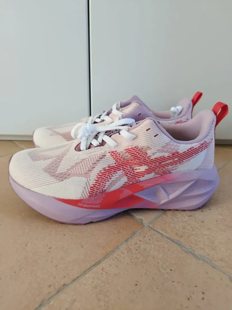 Asics Novablast 5 bike usato — immagine 2 di 3