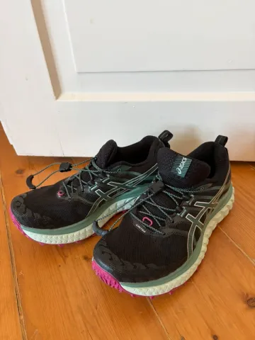 Used Asics Fujitrabuco Max Running Shoes