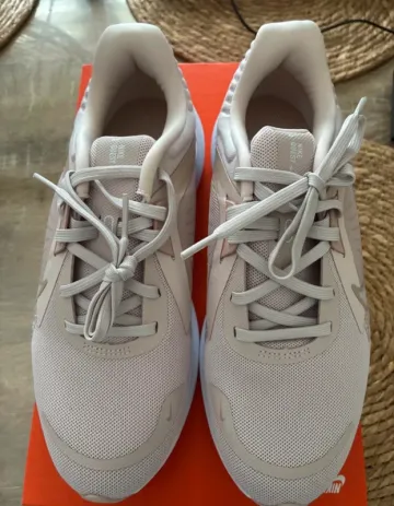 Used Nike Quest 5 Running Shoes