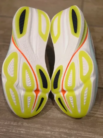 Used Saucony Azura bike — image 6 of 6