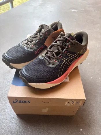 Asics Schuhe Running Shoes d'occasion