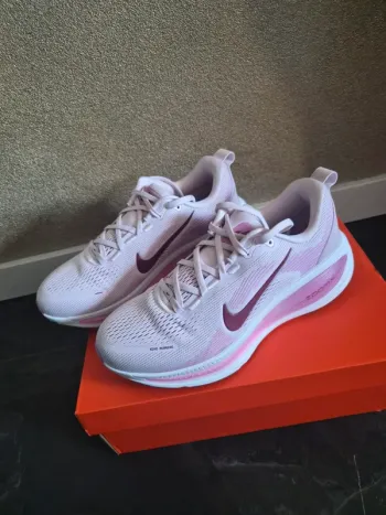 Použité Nike Vomero 18 Running Shoes