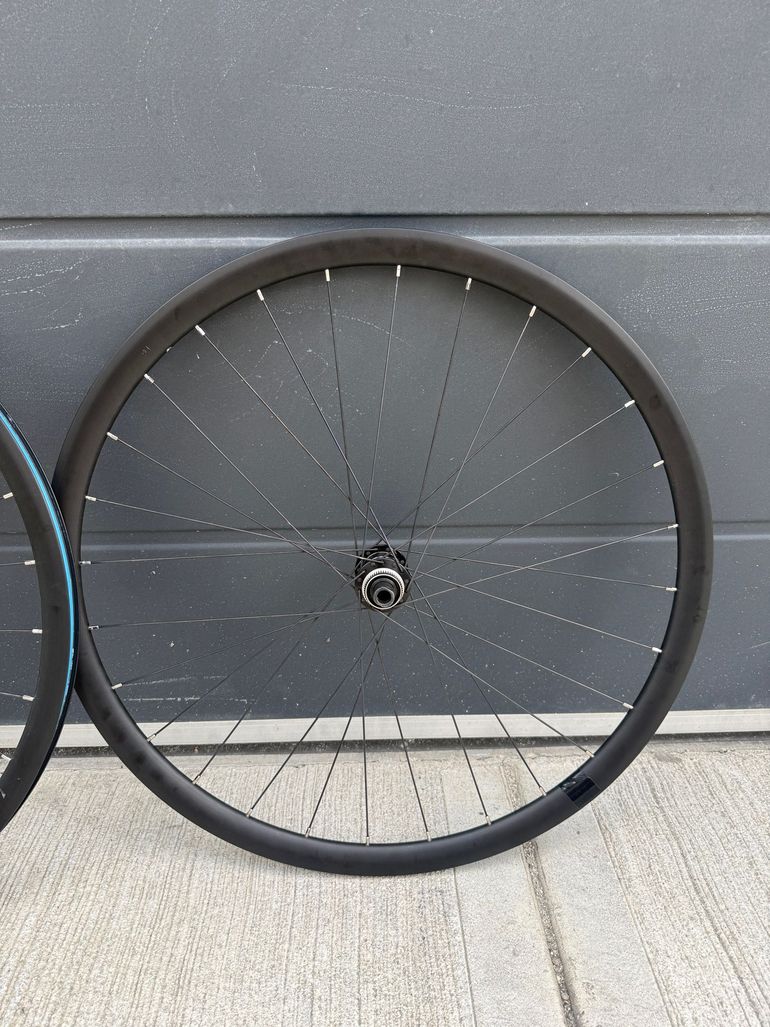 Used Shimano Weels 105 2025 bike — image 2 of 6