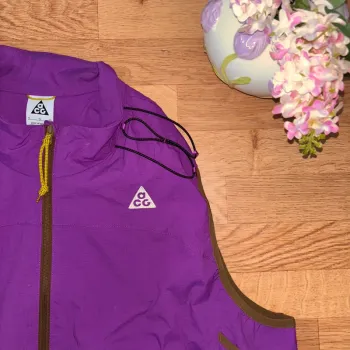 Nike ACG Veste sans manche bike d'occasion — image 2 sur 9