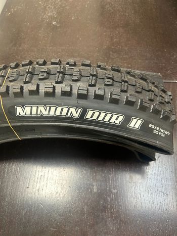 Tweedehands Maxxis Minion DHR II Tyres & Tubes